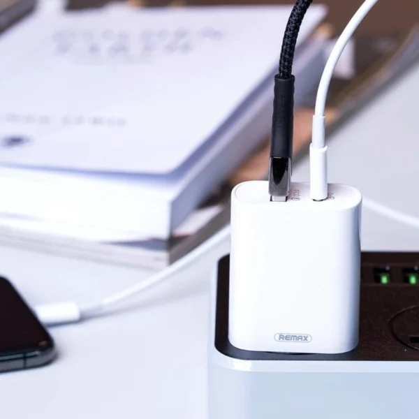 Remax 18W Dual Ports Fast Charging Adapter UK Plug RP-U37 - Image 3